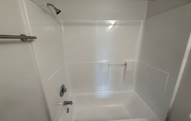 1 bed, 1 bath, 627 sqft, $750, Unit 208