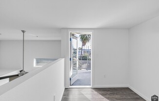 4980 S CENTINELA AVE