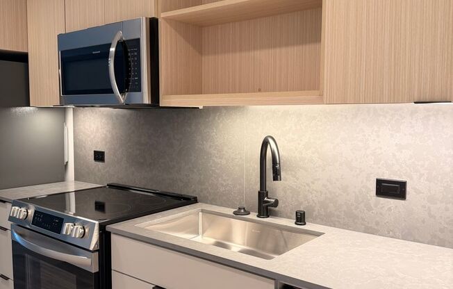 Studio, 1 bath, 440 sqft, $2,580, Unit 806