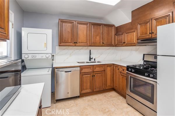 2 beds, 1.8 baths, 1,074 sqft, $2,700, Unit 3