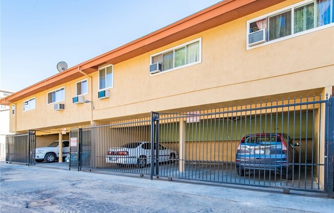2 beds, 1 bath, 800 sqft, $1,900, Unit 7