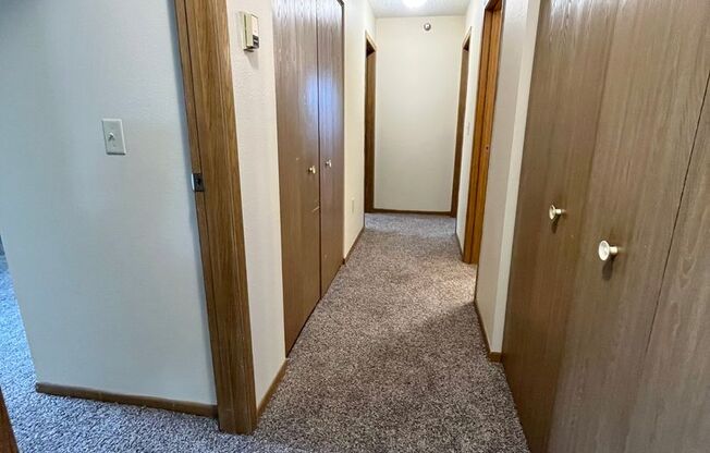 3 beds, 1 bath, 1,044 sqft, $895, Unit 18