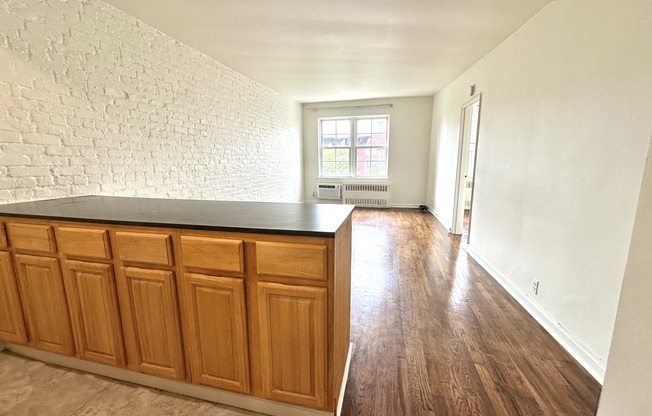 1 bed, 1 bath, $4,300, Unit 4C