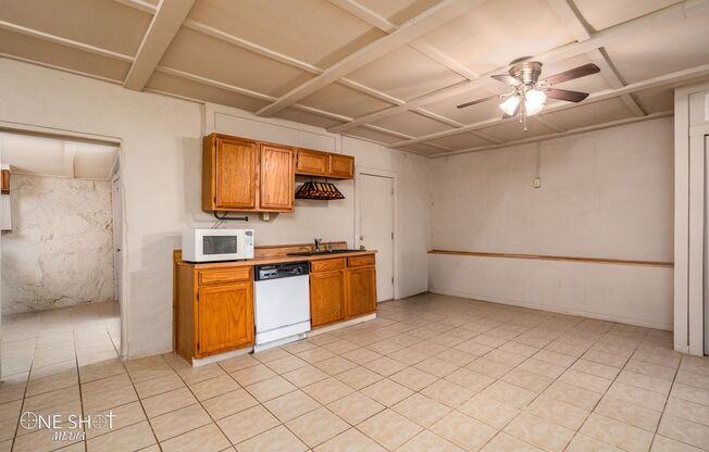 1 bed, 1 bath, $800, Unit UNIT