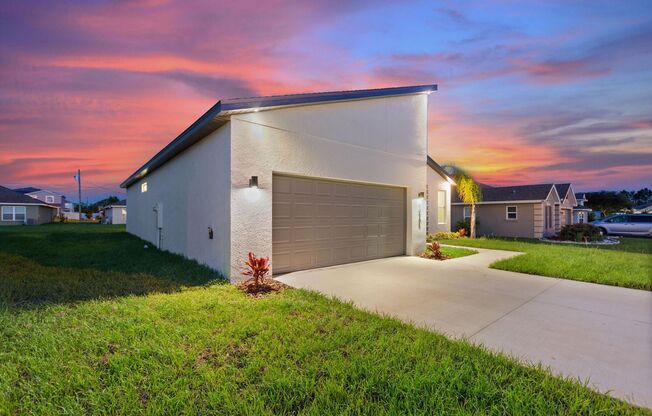 Deposit-Free! Modern, energy efficient home with ALL of the upgrades!