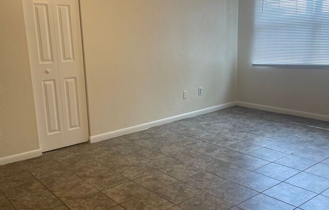 2 beds, 1 bath, 900 sqft, $1,200, Unit D