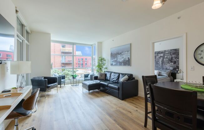 Modern 2 Bed/ 2 Bath Condo in the Heart of the Gaslamp! Furnished or Unfurnished
