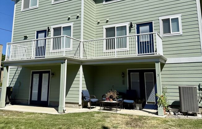 702 E Capitol Ave.