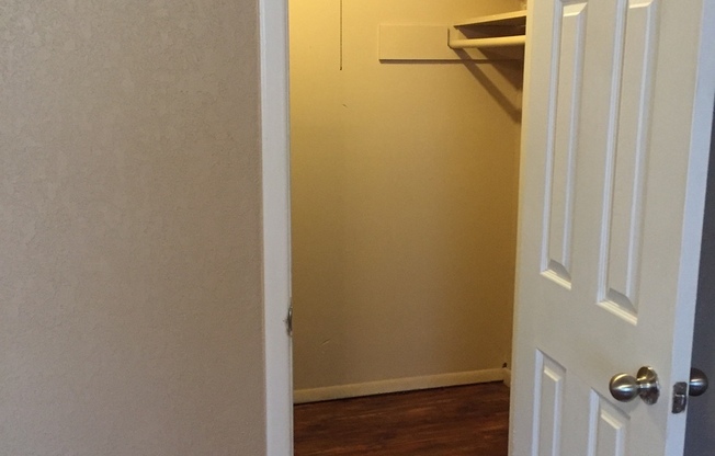 1 bed, 1 bath, $585, Unit 4729