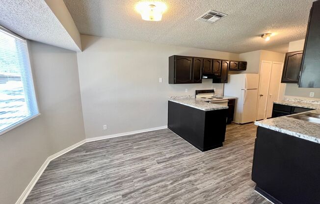 3 beds, 2 baths, $1,299