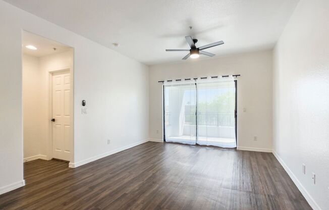 3 beds, 2 baths, 1,352 sqft, $1,795, Unit 215