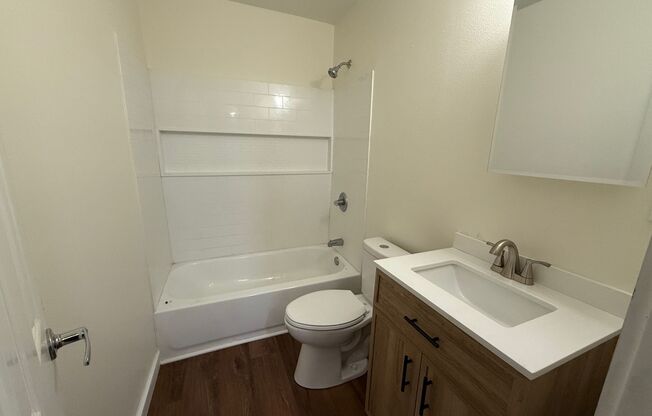 2 beds, 1 bath, $1,450, Unit 3104