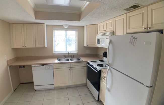 2 beds, 2 baths, $1,100