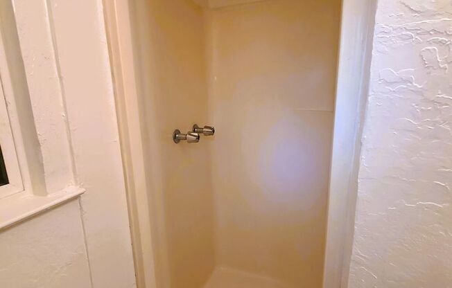 1425 MacArthur Blvd (aka 1425 Grand Ave)