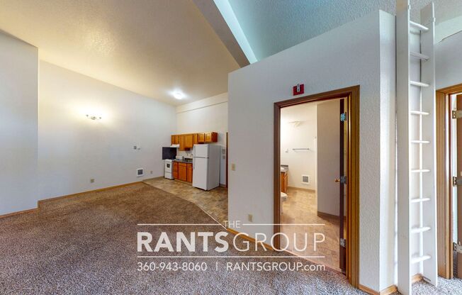 2 beds, 1 bath, 707 sqft, $1,400, Unit 1