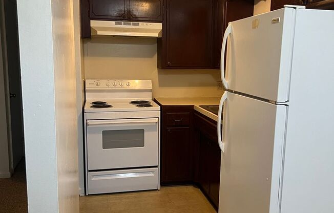 1 bed, 1 bath, 700 sqft, $550, Unit 6