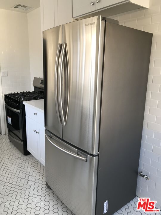 1843 S BEVERLY GLN BLVD