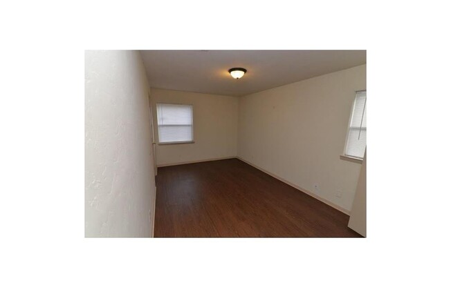 3 beds, 1.5 baths, $1,575