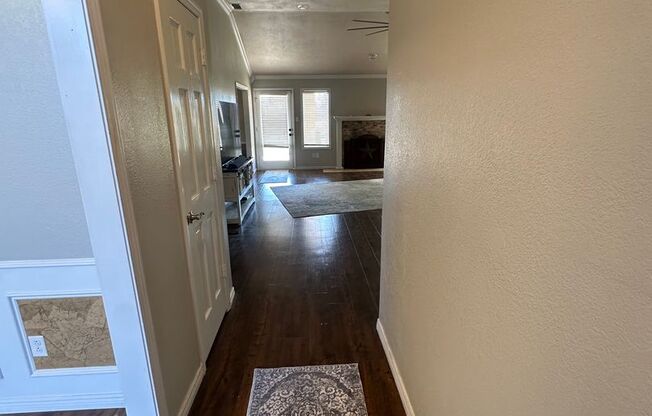 Spacious 4 Bed Home on the Golf Course! Mesa School District !