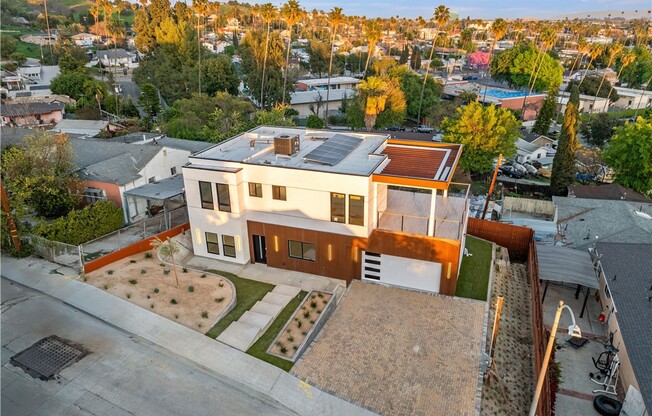 3810 LOCKE AVE