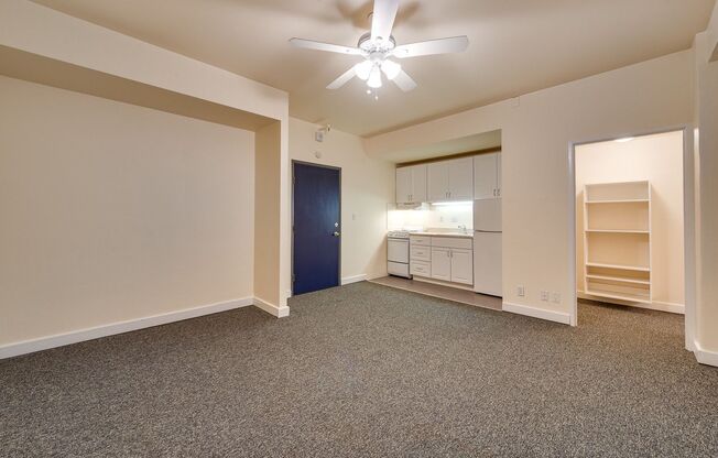 Studio, 1 bath, 325 sqft, $935, Unit 210