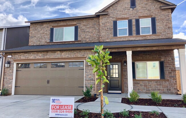 COMING SOON! $2,600 Shaw & Leonard, 4 Bedroom - Duncan Ave, Clovis / SOLAR!