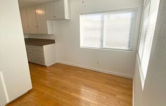 2 beds, 1 bath, 800 sqft, $1,995, Unit K