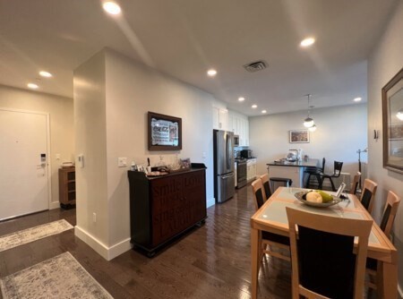 2 beds, 2 baths, 1,200 sqft, $4,500, Unit 414