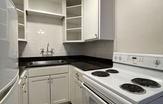 Studio, 1 bath, 330 sqft, $1,525, Unit 107