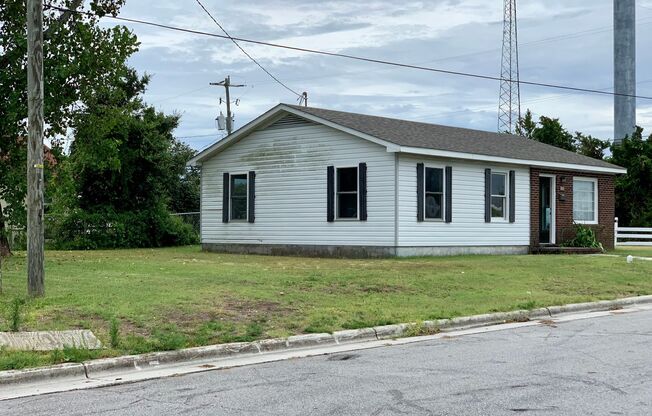 Spooky $aving on this 3 Bedrooms 2 blocks to water and Morehead City Waterfront