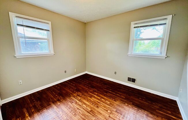 3 beds, 1 bath, $1,250