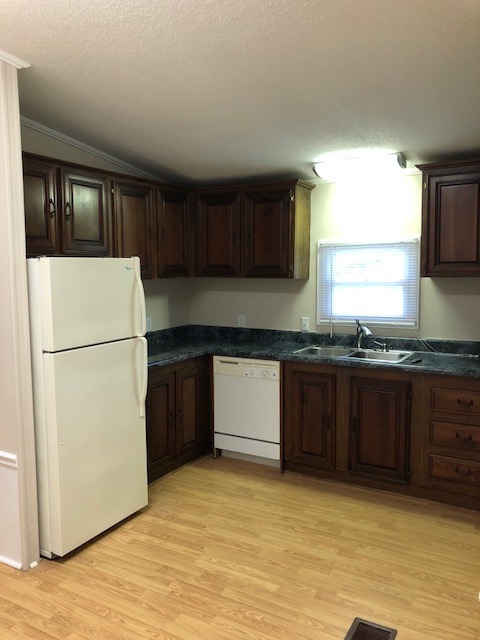 3 beds, 2 baths, $1,500