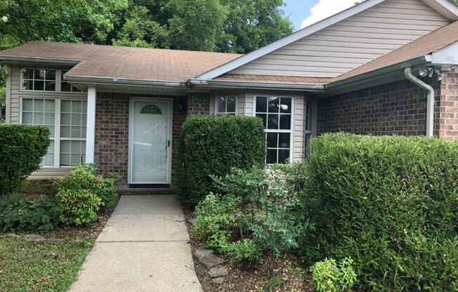 Very Nice 3 Bedroom Home in Hendersonville!