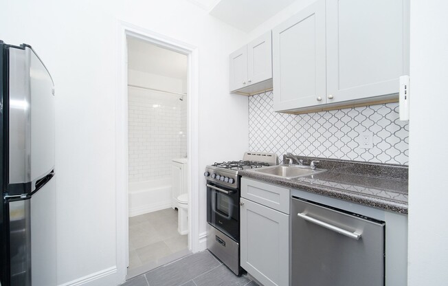 338 E 53 ST