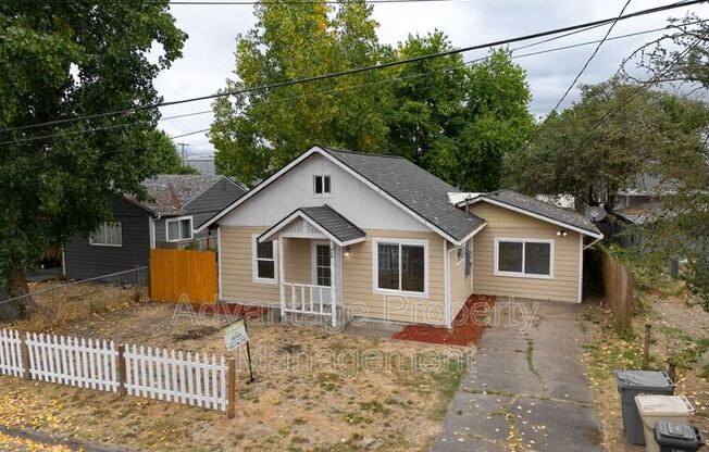 319 15 AVE SE