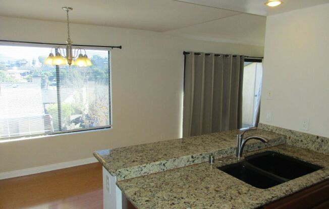 Parkway Manor Community - La Mesa - Upper Unit - Remodeled - 2 Car Garage