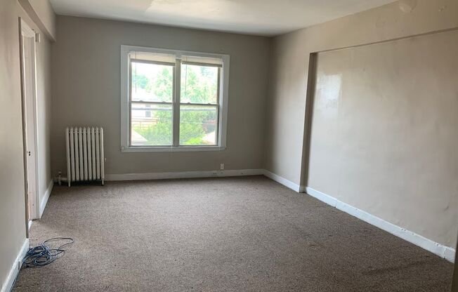 2 beds, 1 bath, $1,550, Unit 905 Maryland Apt 3R