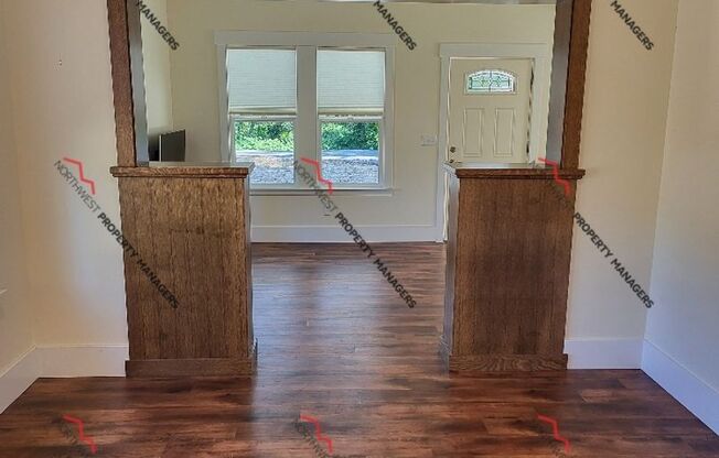 STATUS *AVAILABLE* | R207 | $2100  *** MOVE IN SPECIAL ****