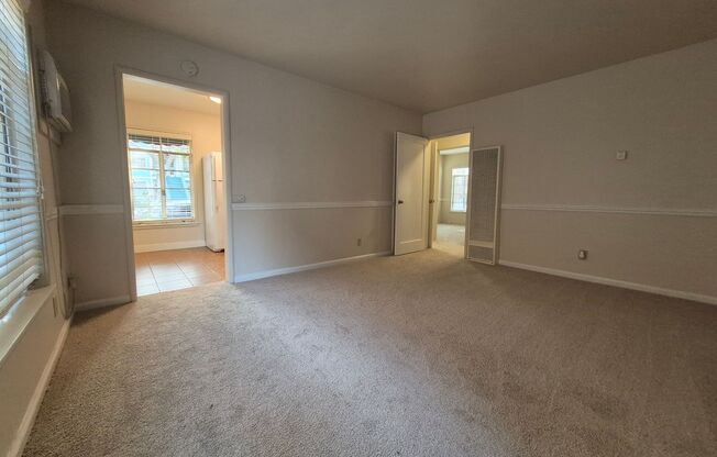 2 beds, 1 bath, $1,695, Unit 01A