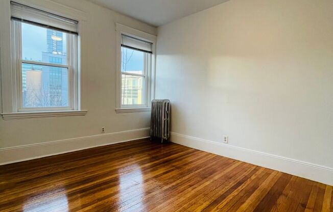 2 beds, 1 bath, 595 sqft, $3,200, Unit 46