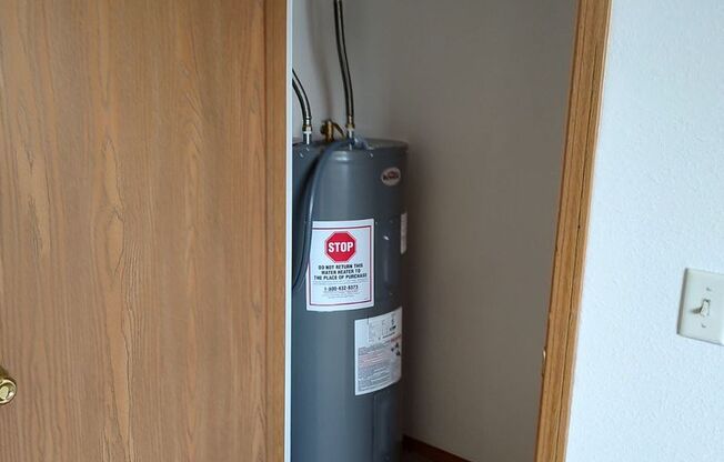 2 beds, 1 bath, 856 sqft, $1,259, Unit PL   7507