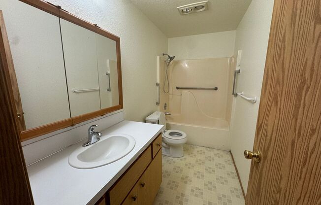 3 beds, 1 bath, $1,550