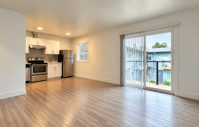 2 beds, 1 bath, 700 sqft, $1,465, Unit 34