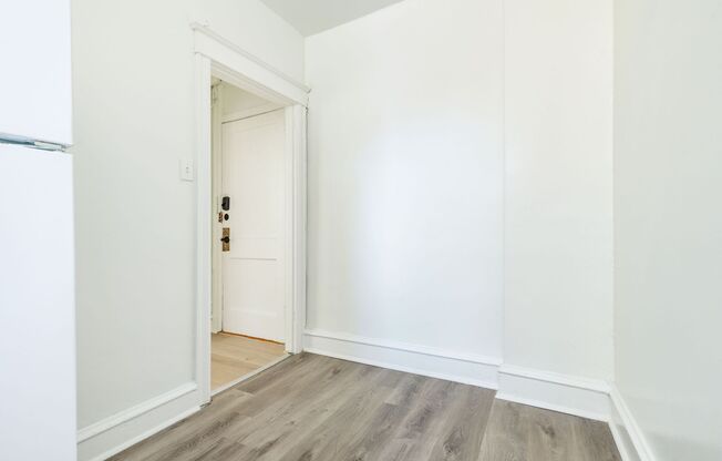 Studio, 1 bath, 375 sqft, $1,175, Unit A7