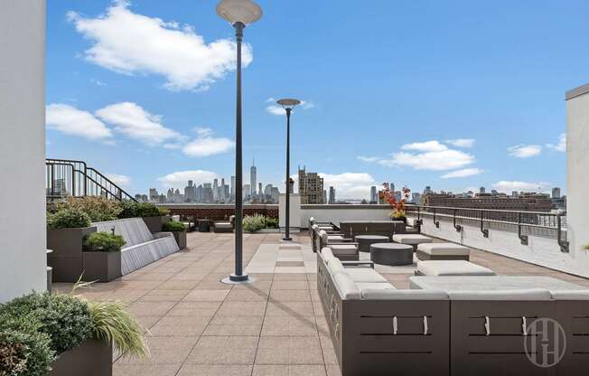 Studio, 1 bath, 990 sqft, $8,000, Unit 8K