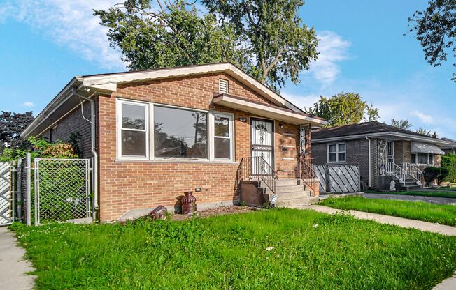 3BED/2BATH Home Available in Dolton