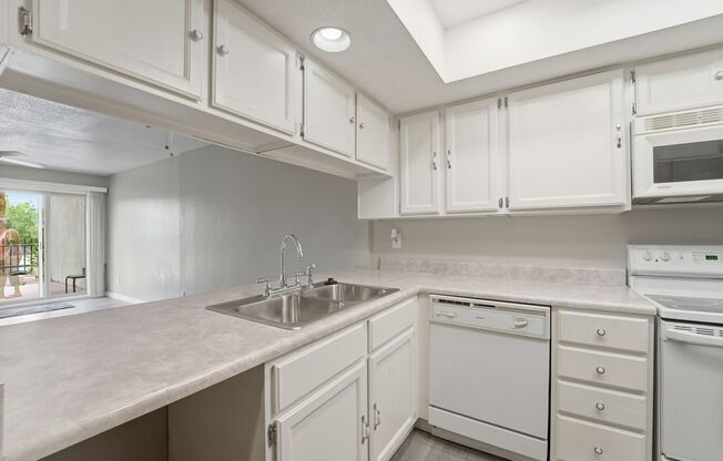 Central Phoenix Gem! Private Patio, Gated, Pool + Underground Parking