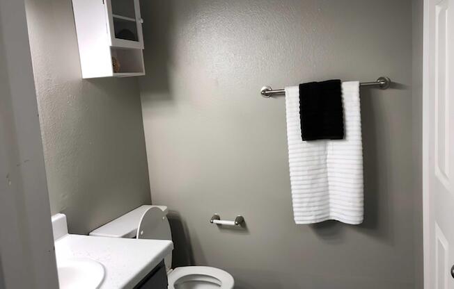 2 beds, 1.5 baths, 811 sqft, $1,090