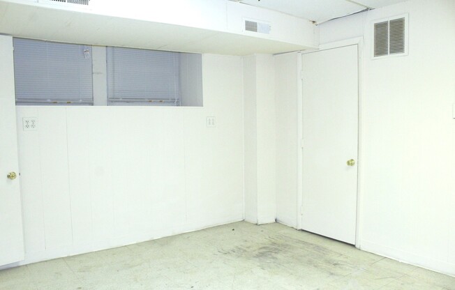 2 beds, 1 bath, 2 sqft, $975, Unit #150