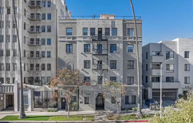 La Chandelle Apts...Charming building...Renovated Apartments Available...Hardwood Floors!